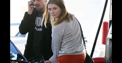 Mischa Barton Sortie Au Naturel Avec Son Petit Ami Sebastian Knapp Purepeople