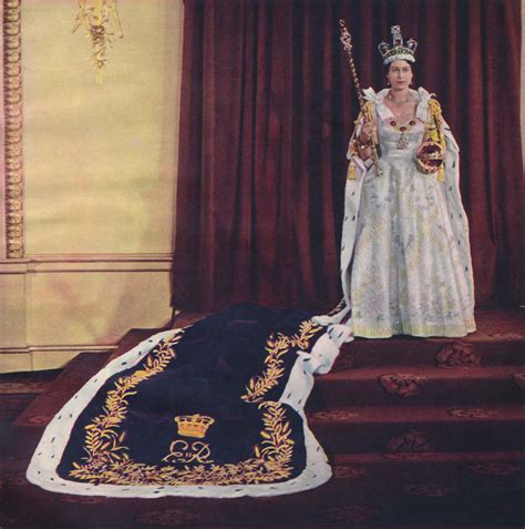 La coronación de Isabel II en la ceremonia que siempre recordó como algo horrible Infobae
