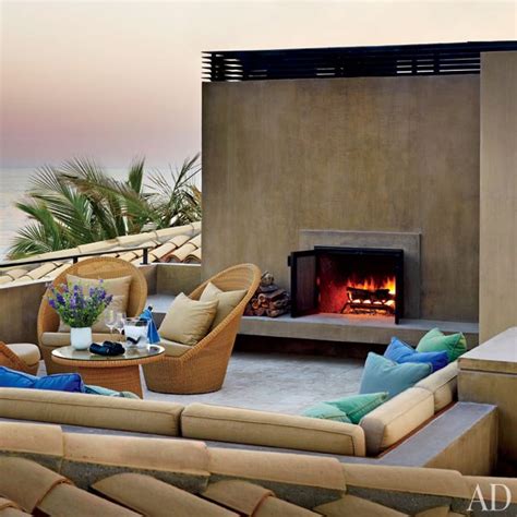 12 Amazing Modern Outdoor Fireplaces
