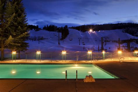 The inn at aspen has a restaurant, outdoor swimming pool, a fitness center and bar in aspen. Situated in the base of Buttermilk Mountain, The Inn at ...
