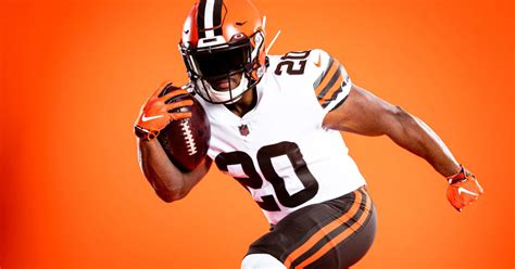 Cleveland Browns Unveil New Uniforms Pics