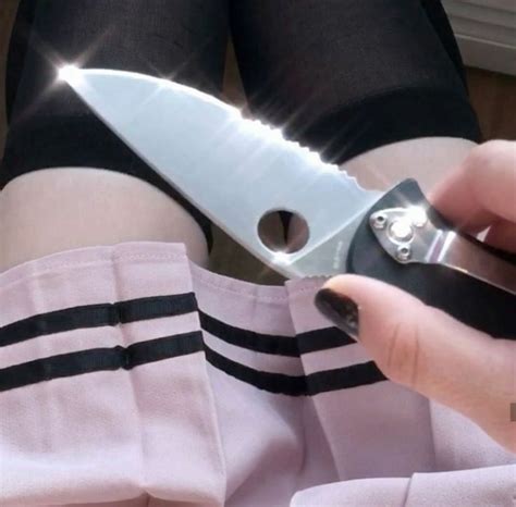 𝐩𝐢𝐧𝐧𝐞𝐝 𝐛𝐲 𝐬𝐭𝐞𝐟 Pretty Knives Knife Aesthetic Photography Poses For Men