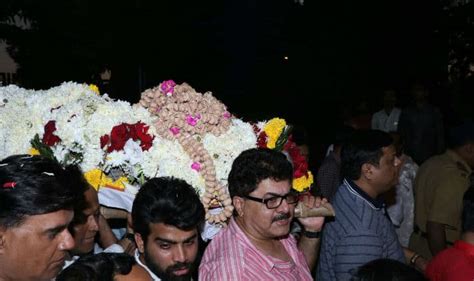 Om Puri Funeral Pictures Shashi Kapoor Amitabh Bachchan Farhan