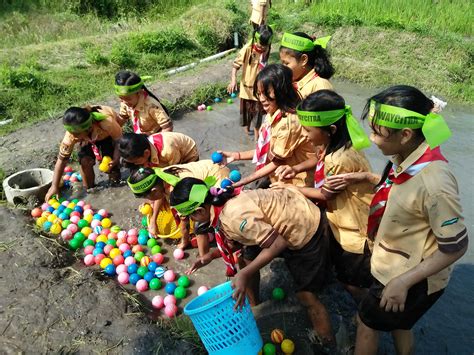 Permainan pramuka siaga di dalam kelas. Outing Pramuka 2017 SD Maria Assumpta | Maria Assumpta