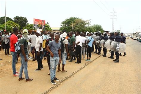 Militares Na Reforma Marcham Em Luanda Para Exigir Ao Governo Pagamento De Dívidas Club K