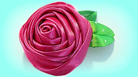Cómo hacer una rosa con cinta How to make a ribbon rose Como hacer una rosa Hacer flores