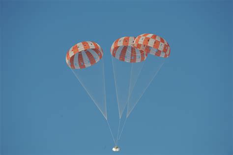 NASA tests Orion's parachute performance over Arizona