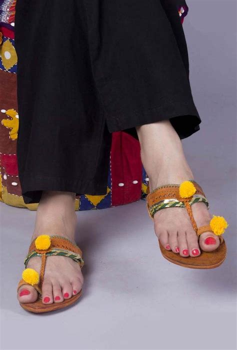 Aapt Kolhapuri Chappal Fashion Shoes Sandals Stylish Shoes Womens