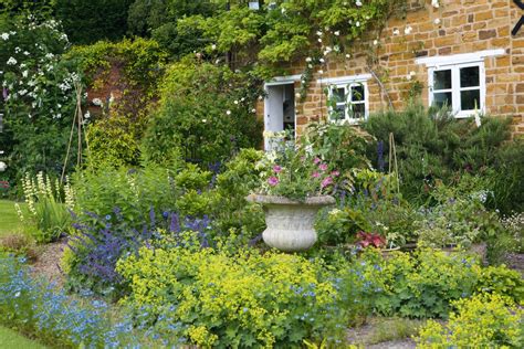 Cottage Gardens How To Plan Yours Plus 14 Cottage Garden Ideas