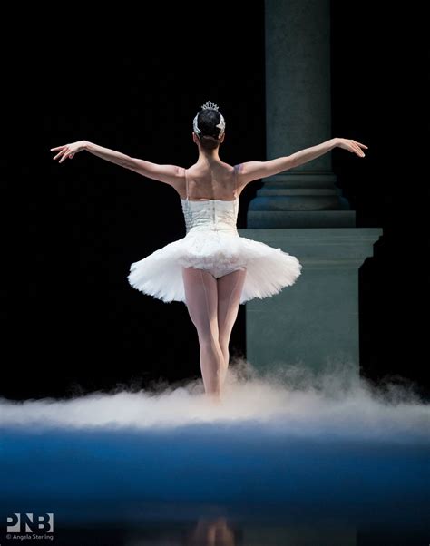 Pacific Northwest Ballets Noelani Pantastico As Odette From Swan Lake