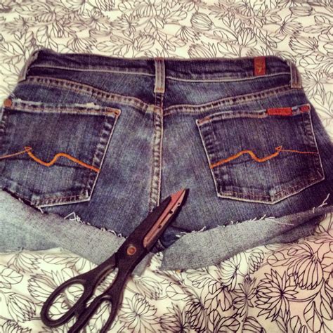 Diy Cutting Jeans Into Shorts Diy Cut Jeans Jeans Denim Cutoffs