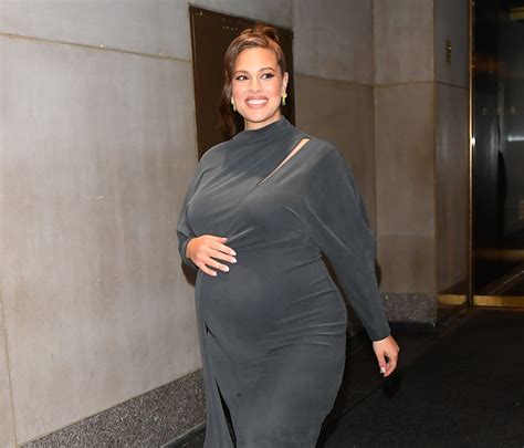 Pictures Of Ashley Graham Looking Gorgeous During Pregnancy Popsugar Celebrity