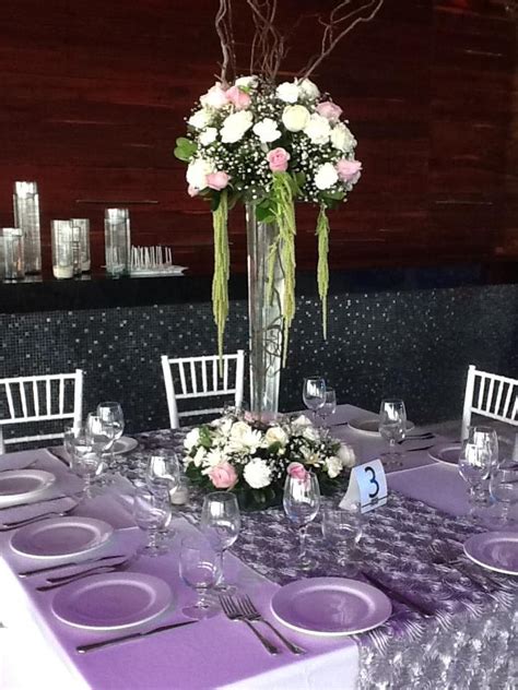 Amaranto Rosas Claveles Y Gypsophilia Table Decorations Table Settings Decor