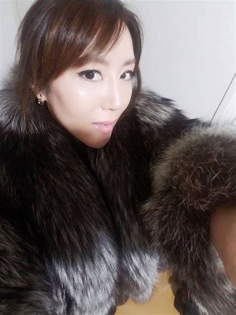 Pin By Joshuas On Josfurasia1 Fur Fashion Real Fur Fur