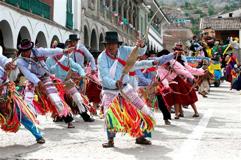 Carnavales En El Perú La Fiesta Desbordante De Sus Pueblos Agencia