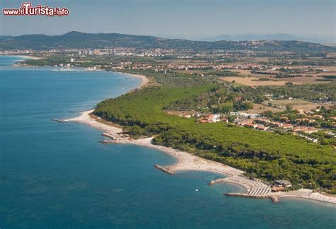 È la linea della regione, che. Vada (Toscana): le spiagge bianche e il mare della Costa ...
