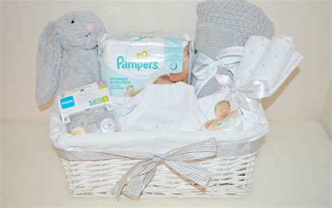 Homemade diy baby shower gift basket ideas. Sophie Ella and Me: DIY Unisex Baby Basket
