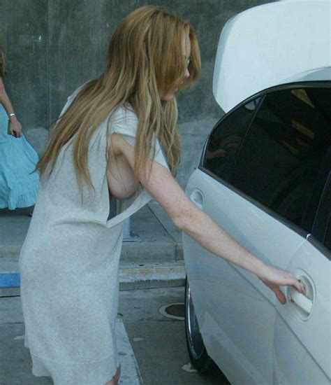 Lindsay Lohan Nip Slip Pics