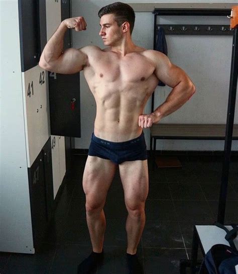 Pin By Marion Lachapelle On Yum Sexy Men Muscle Men Male Physique
