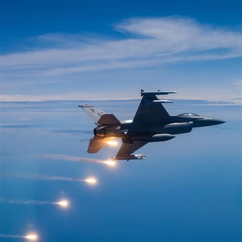 A Us Air Force F 16c Fighting Falcon Fires Flares Over The Atlantic