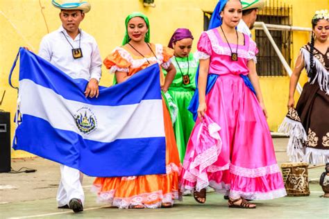 Mais De 590 Fotografias De Stock Fotos E Imagens Royalty Free Sobre Cultura De El Salvador