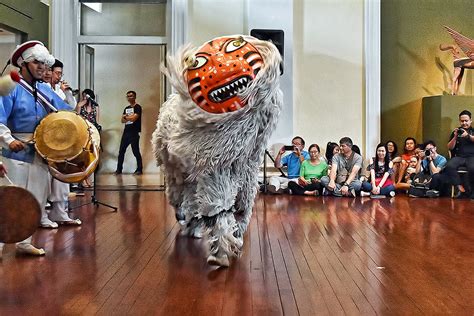 Korean Lion Dance Performed By Gwangdao Korean Traditiona Flickr