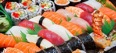 3 sushi assortiment, 6 sashimi saumon,2 brochettes fromage. Sushi King