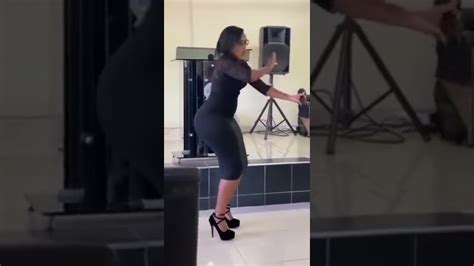Matako Makubwa Kanisani Twerking In Church Youtube