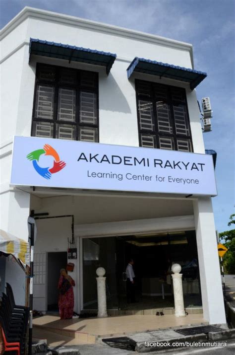 Objektif utama dasar komuniti negara adalah untuk mendayaupayakan (empowering) komuniti saya yakin menerusi penubuhan lebih banyak pejabat sekretariat muafakat komuniti dan pelaksanaan dasar komuniti negara memberi fokus kepada lapan (8) bidang utama atau kluster. Akademi Rakyat perkasa akademik Balik Pulau | Buletin Mutiara