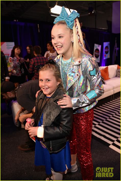 Jojo Siwa Is All About The Sequins At The Nickelodeon Halo Awards 2017