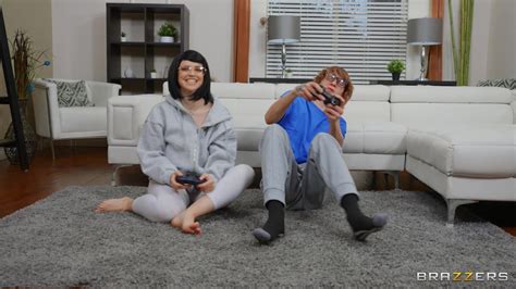 Brazzersexxtra Jessie Lee And Codi Vore The Geek The Goth And The Tomboy