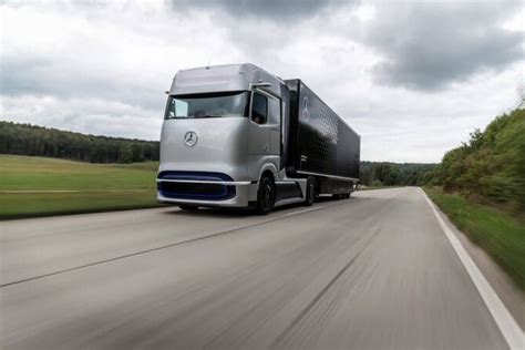 Daimler Trucks faz estreia mundial do caminhão conceito movido a