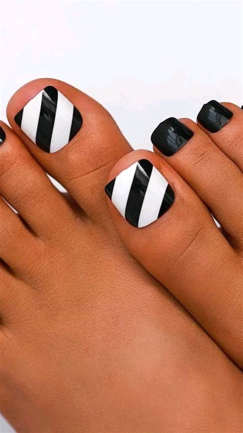 40 Stunning Summer Toe Nail Designs To Show Off On The Beach Nail Art Toe Nails Pink Nails