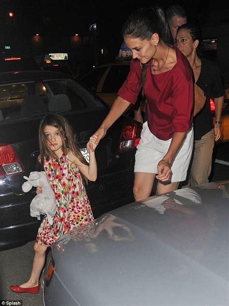 Tom Cruise And Katie Holmes Divorce 2012 Suri Clings To Mother As She