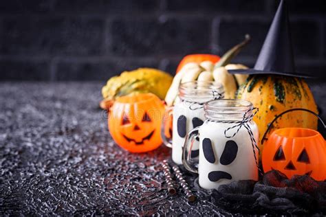Halloween Ghost Like Drinks For Party Stock Image Image Of Smoothie Trick 100367427