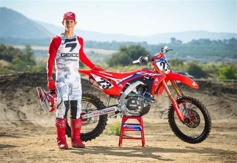 It also provides a very comfortable ride. Sexton shows his new HRC colours - MotoHead
