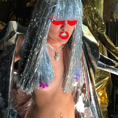 Miley Cyrus Topless Hot Photos Pinayflixx Mega Leaks