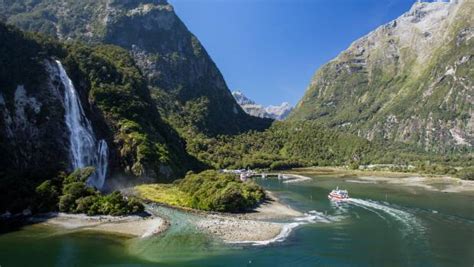 World Famous In New Zealand Milford Sound Nz