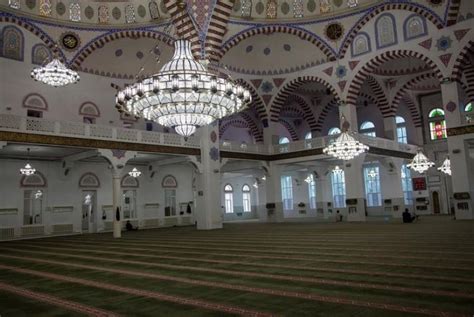 Keindahan Tata Ruang Masjid Agung Makhachkala Republika Online