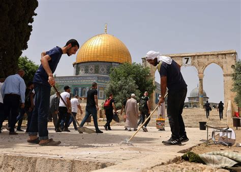 Al Aqsa Mosque From Prayer To Violence Photos From Islams Holy Site