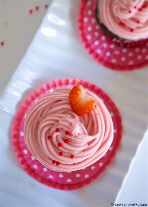 sasi s kitchen chocolate cupcakes with strawberry cream frosting