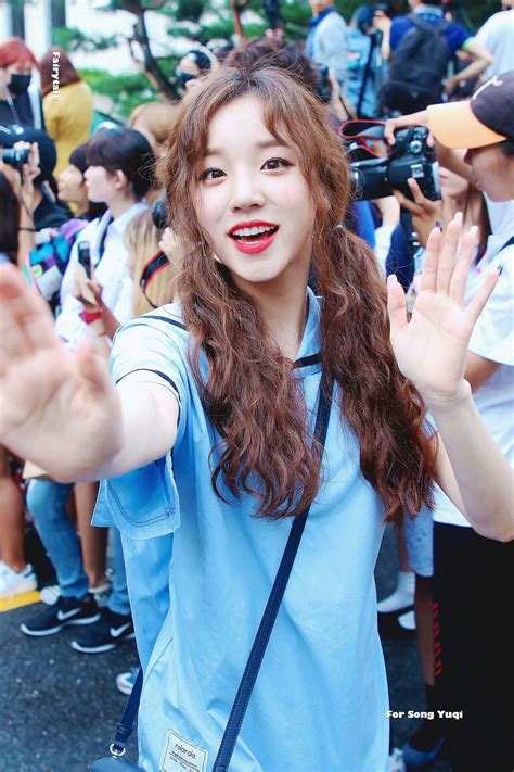 Gi Dles Yuqi Is Breathtaking Whether Shes Rocking Bouncy Curls Or