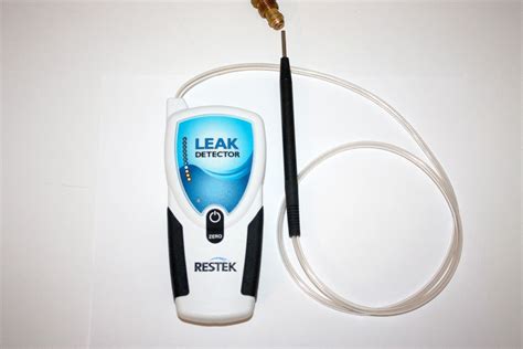 Restek Electronic Leak Detector With Case And Power Adapter He H N