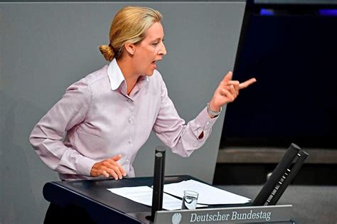 Aufruhr im bundestag, als alice weidel mit merkels politik abrechnet! Tumulte nach AfD-Rede über "Kopftuchmädchen und andere ...