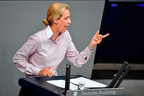 Drei frauen, drei politische welten. Tumulte nach AfD-Rede über "Kopftuchmädchen und andere ...