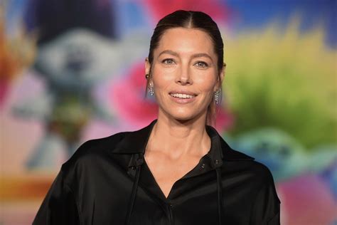 Jessica Biel Was Forced To Explain Why She Has The Rare Practice Of Eating In The Shower In A