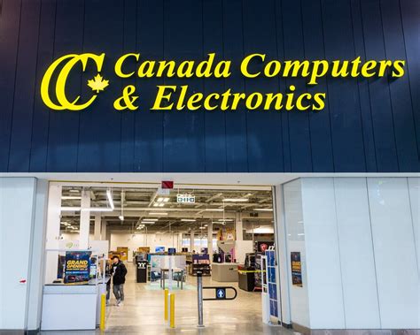 Canada Computers And Electronics Prepares For Boxing Day Frenzy