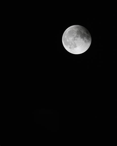 1 besar, raya, agung, unggul; Gambar : hitam dan putih, malam, suasana, kegelapan, satu warna, bulan purnama, sinar bulan ...