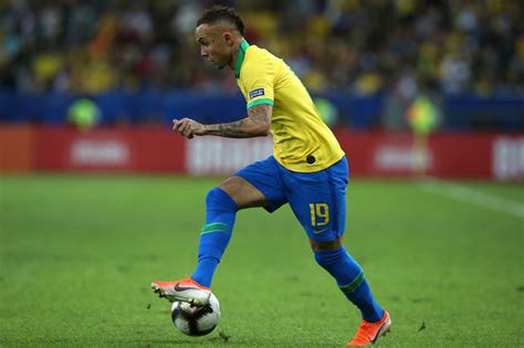 Everton sousa soares, known simply as everton or everton cebolinha, is a brazilian professional footballer who plays as a forward for portug. Arsenal and Everton Soares: Is this the Edu effect?