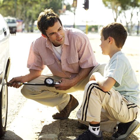 Imagenes De Amor Y Amistad Imagen Padre E Hijo Arreglando